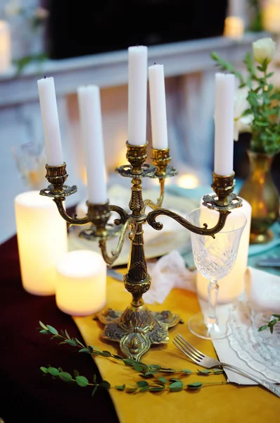 Parte di interni data elegante e candele — Foto Stock