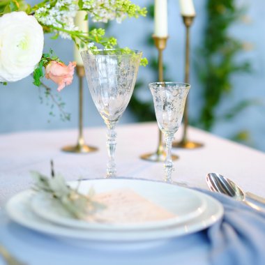 Düğün için küme tablo