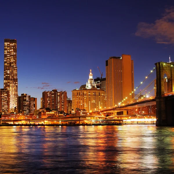 New York City skyline på natten — Stockfoto