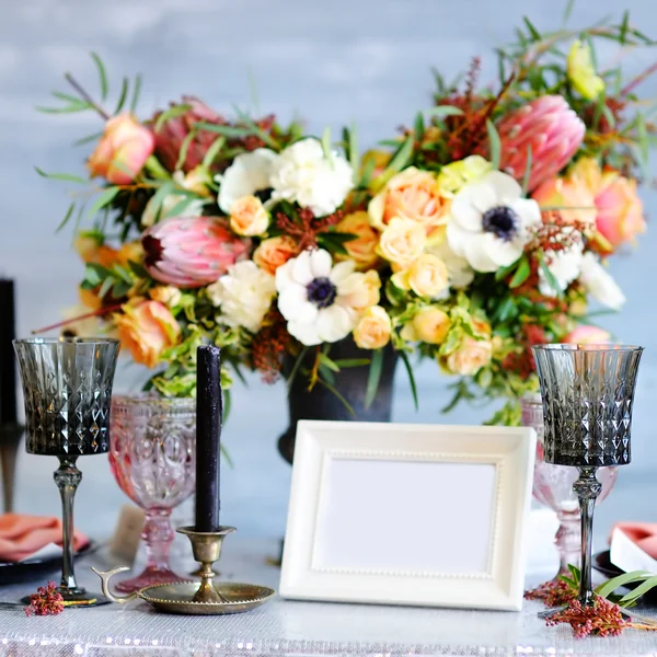 Conjunto de mesa para recepção de casamento — Fotografia de Stock