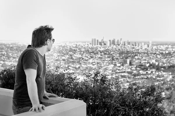 Man looking on downtown Los Angeles, California — Stock Photo, Image