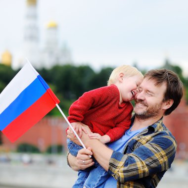 Aile arka plan Moskova Kremlin ile Rus bayrağı ile