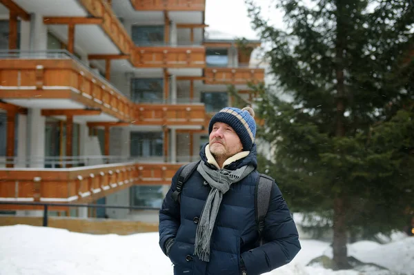 Mature Man Walking Street Mountain Resort Town Switzerland Europe Winter — Stock Photo, Image