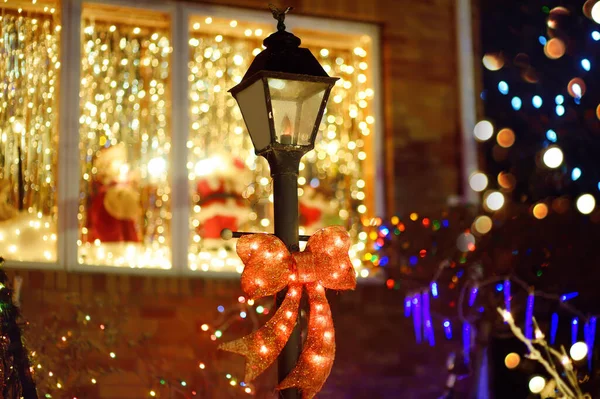 Close Photo Street Lamp Yellow Garland Background Street Decorated Christmas — Stock Photo, Image