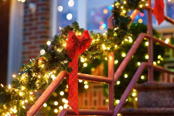 Magicamente Decorato Cortile Scala Casa Vacanze Natale Capodanno Ghirlande Incandescenti — Foto Stock