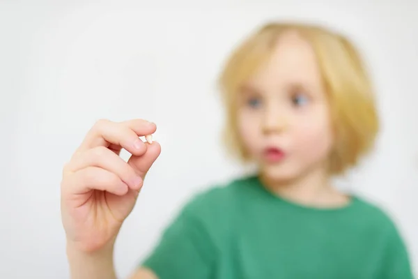 Portrait Boy Lost His Wobbly Milk Tooth Changes Molar Stages — Stock Photo, Image