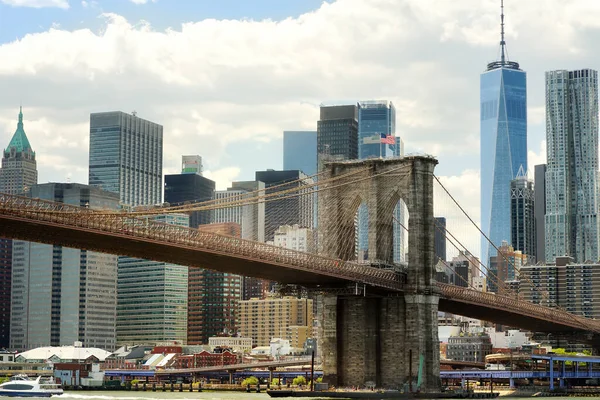 Famous Brooklyn Bridge Background Skyscrapers Manhattan Postcard View New York — Stock Photo, Image