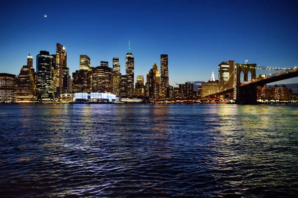 Skyskrapor Från Manhattan Och Brooklyn Bridge Skymningen Berömd Bro Vykort — Stockfoto