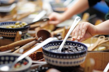 birçok kase zeytin farmer's Market