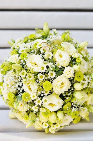 Beautiful wedding bouquet — Stock Photo, Image