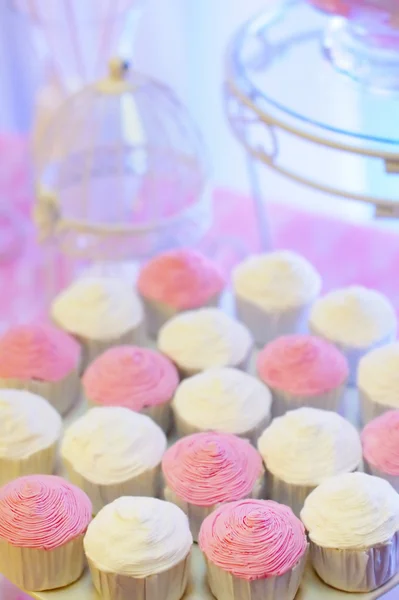 Delicious wedding's cupcakes — Stock Photo, Image