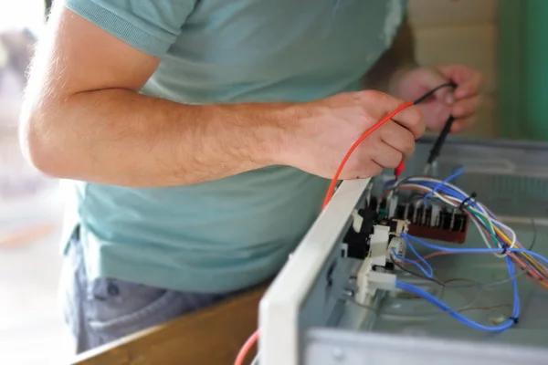 Appliance repair — Stock Photo, Image