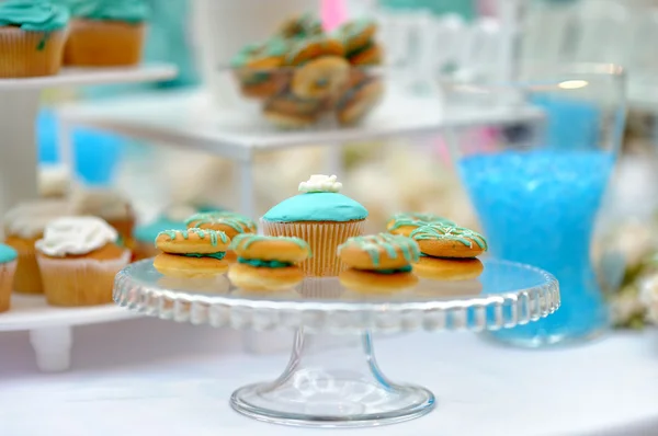 Delicious wedding cupcakes — Stock Photo, Image