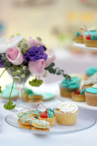 Heerlijke zoete tabel bruiloft — Stockfoto