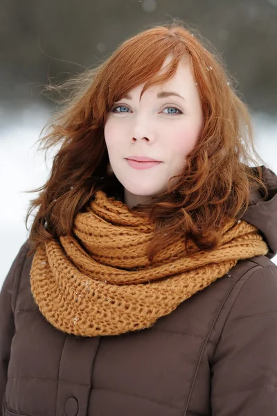 Beautiful woman in winter — Stock Photo, Image