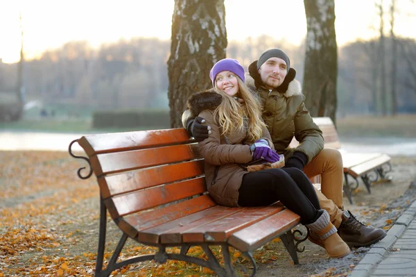 Young couple at the park — Stock Photo, Image