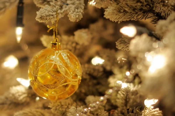 Gold christmas tree — Stock Photo, Image