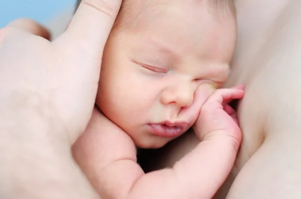 Portret van pasgeboren baby — Stockfoto