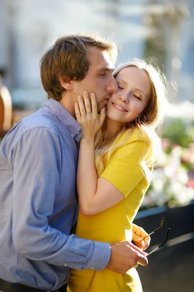 Young beautiful romantic couple — Stock Photo, Image