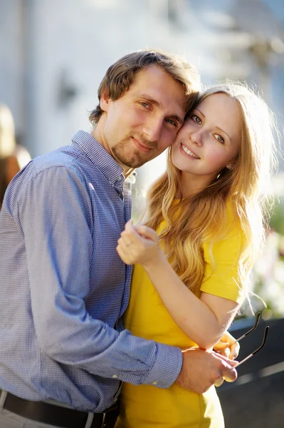Young beautiful romantic couple — Stock Photo, Image