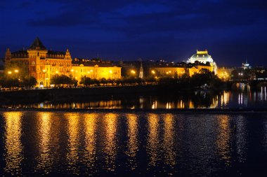 Gece cityscape Prag