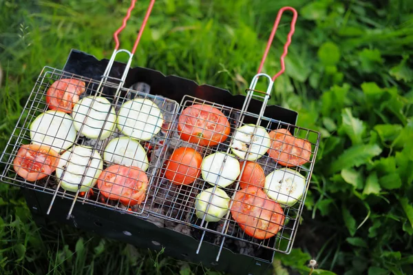 鍋で野菜を焼く — ストック写真