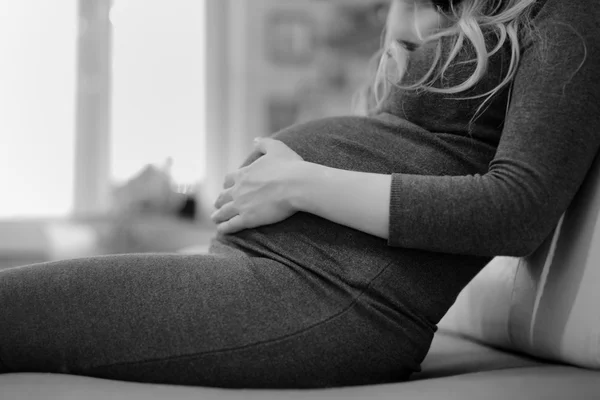 Black and white shot of pregnant woman — Stock Photo, Image