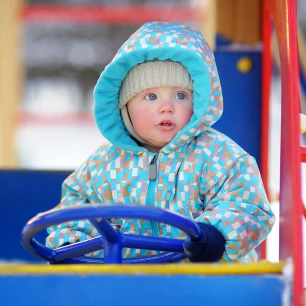 Menino criança no parque infantil — Fotografia de Stock