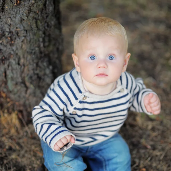 Pequeño niño — Foto de Stock