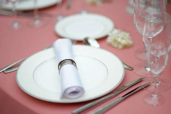 Tavola apparecchiata per il ricevimento di nozze — Foto Stock
