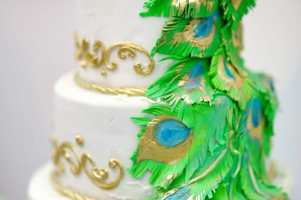 Delicioso bolo de casamento branco — Fotografia de Stock