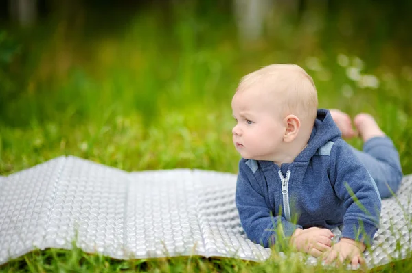 Liten pojke — Stockfoto