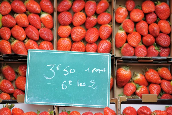 Sweet fresh strawberry for sale — Stock Photo, Image