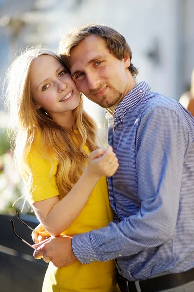 Young beautiful romantic couple — Stock Photo, Image