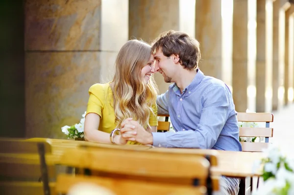 Young couple in the outdoor cafe — Stock Photo, Image