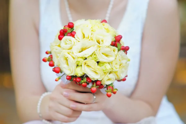 Bellissimo bouquet di fiori di nozze — Foto Stock