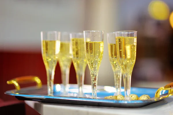 Veel champagneglazen — Stockfoto