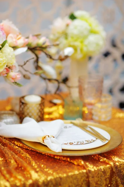 Stilvolles Gold Tischset — Stockfoto