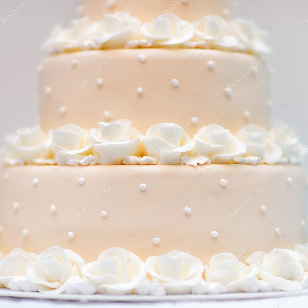 Delicious peach and white wedding cake