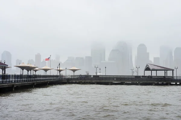New York City skyline on a rainy day — Stock Photo, Image