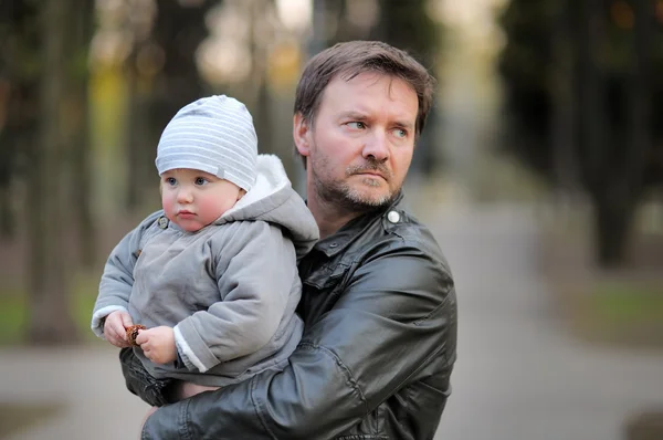 vieja bicicleta amarillakaçırılma kavramı