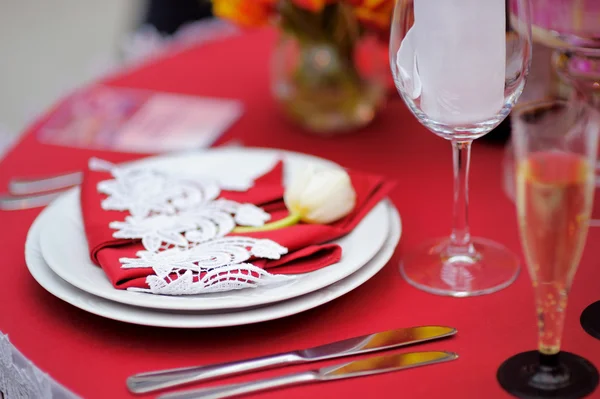 Elegante conjunto de mesa roja —  Fotos de Stock