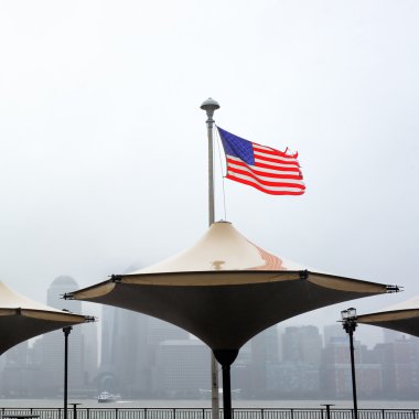 Rüzgarda lime lime Amerikan bayrağı
