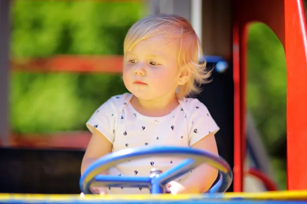 Peuter jongen op Speeltuin — Stockfoto