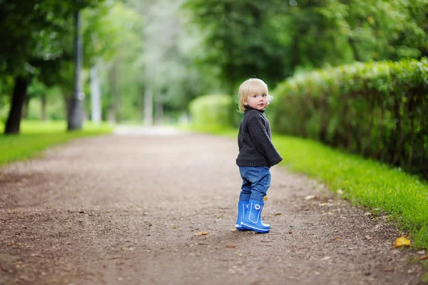 Toddler walking outdoors — Stock Photo, Image