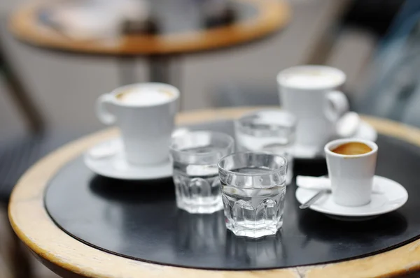 Caffè all'aperto parigino — Foto Stock