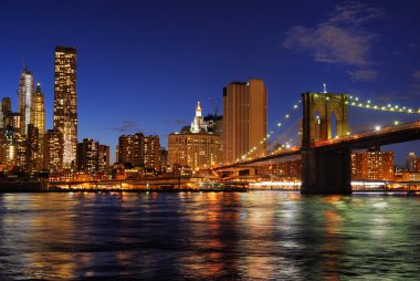 New York'un Brooklyn Köprüsü şehir manzarası ile