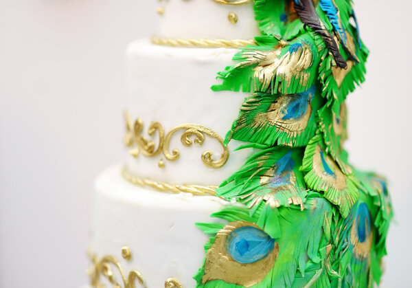 Delicious white wedding cake 