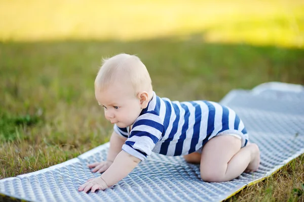 Crawling baby boy — Stock Photo, Image