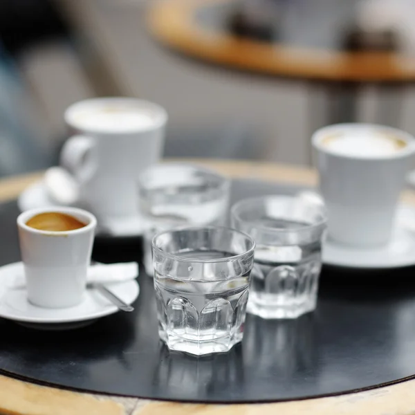 Caffè all'aperto parigino — Foto Stock